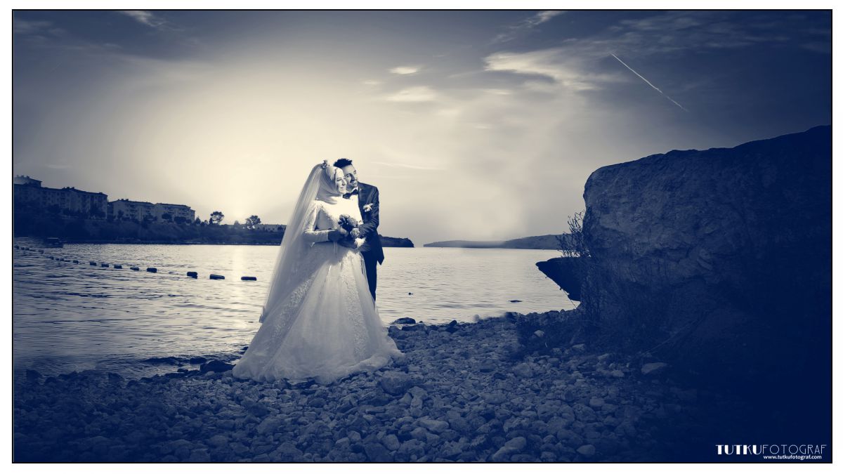 Eğlenceyi ve hareketi seviyorsak Düğün hatıranız olacak Dış Mekan Fotoğraf için İzmir Doğru Tercih.