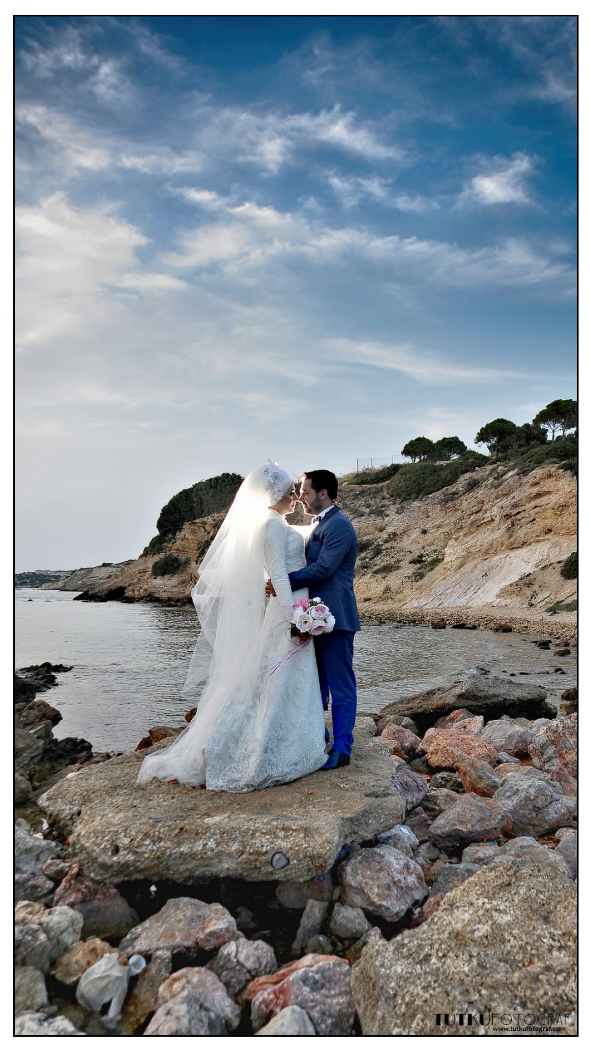 Eğlenceyi ve hareketi seviyorsak Düğün hatıranız olacak Dış Mekan Fotoğraf için İzmir Doğru Tercih. Eğlenceyi ve hareketi seviyorsak Düğün hatıranız olacak Dış Mekan Fotoğraf için İzmir Doğru Tercih.